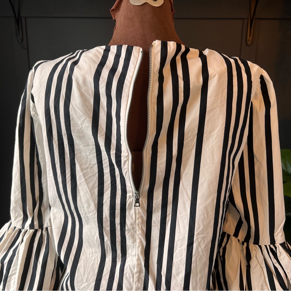 Alice + Olivia Bernice Variegated Stripe Top size small - Picture 7 of 9